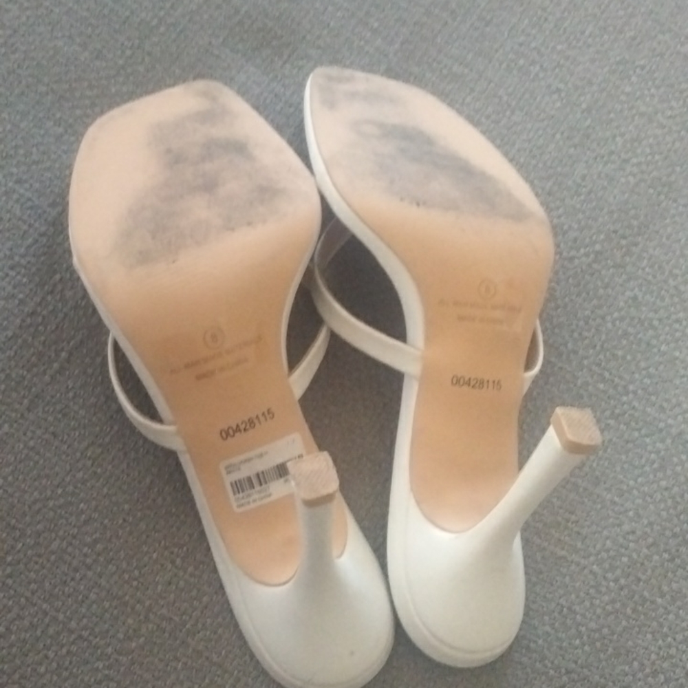 Shoe - Picture 2 of 4